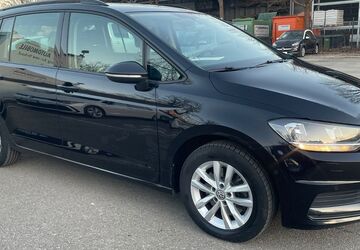 VW Touran 129.354 km 16.900 &euro; München 81243