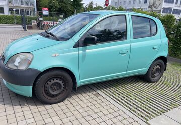 Toyota Yaris 129.000 km 2.800 &euro; München 80689