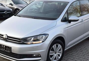 VW Touran 180.000 km 16.199 &euro; Poing 85586