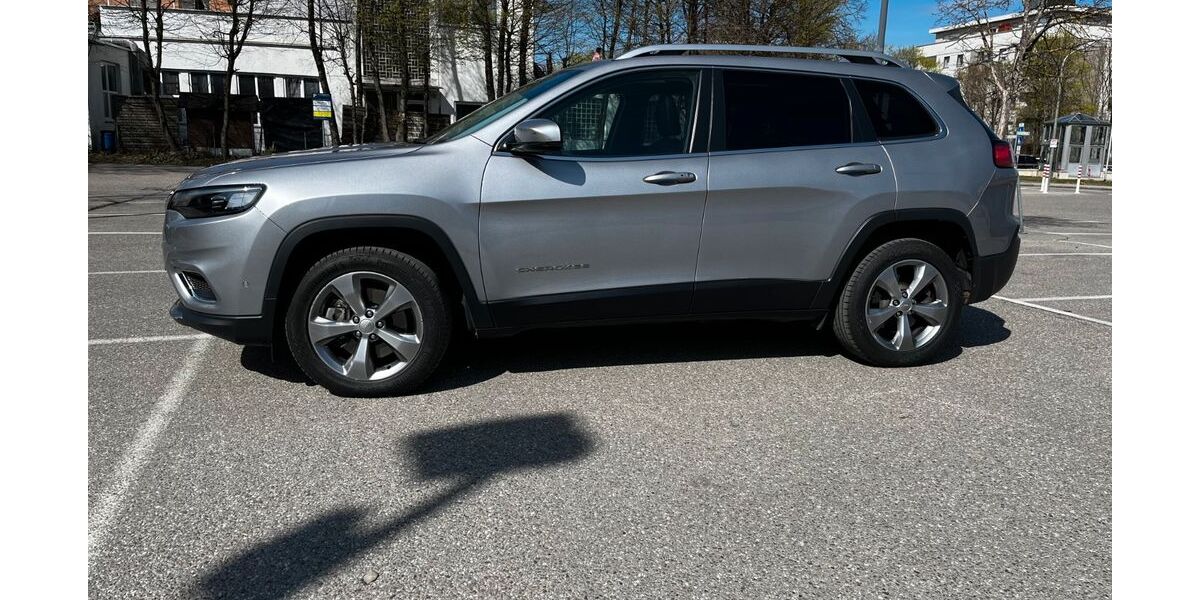 Jeep Cherokee 64.300 km 19.400 &euro; Gräfelfing 82166