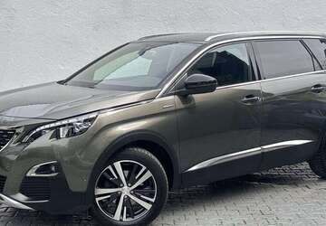 Peugeot 5008 102.000 km 17.990 &euro; München 81243