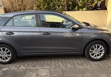 Hyundai i20 31.000 km 7.400 &euro; München 80935
