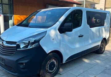 Opel Vivaro 156.000 km 5.990 &euro; München 81825