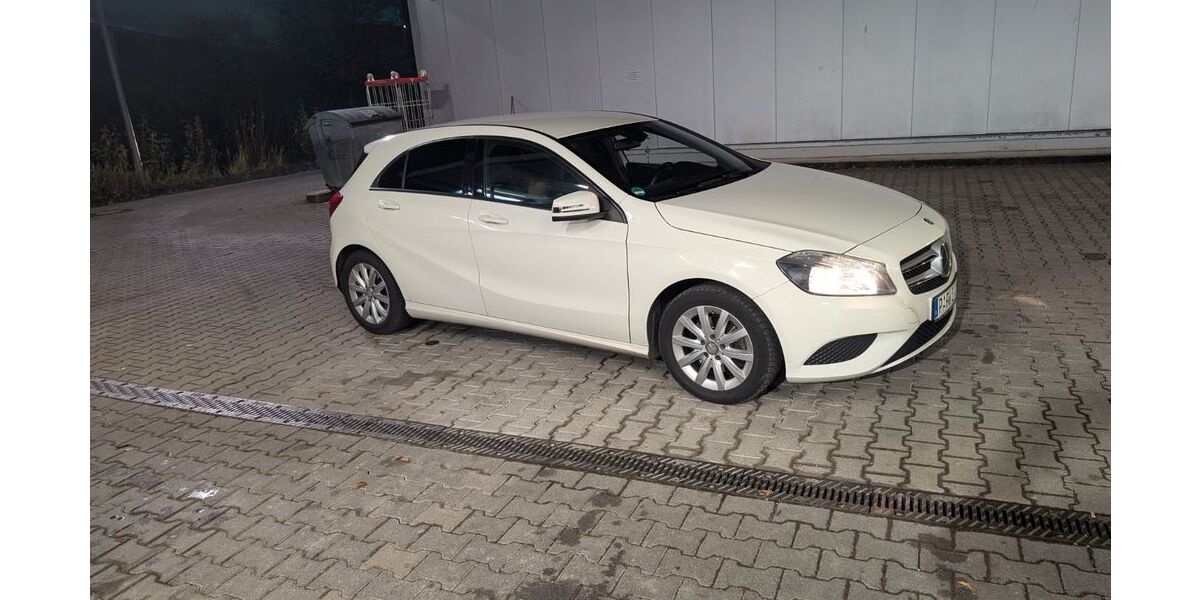 Mercedes-Benz A 180 121.000 km 10.950 &euro; Unterhaching 82008