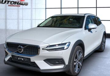 Volvo V60 Cross Country 21.000 km 42.990 &euro; München 81825