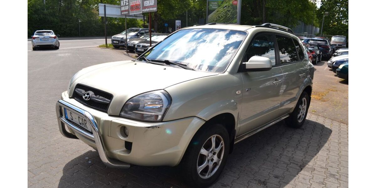 Hyundai TUCSON 129.000 km 3.900 &euro; München 81243
