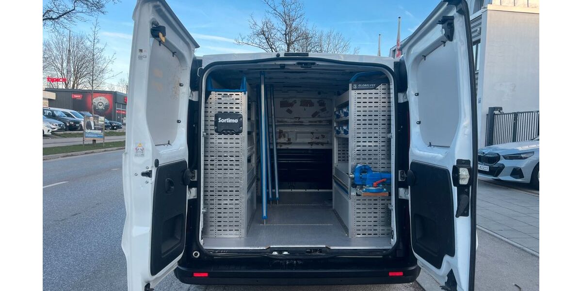 Opel Vivaro 56.125 km 16.899 &euro; München 81825