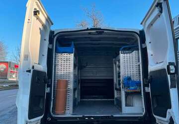 Opel Vivaro 72.892 km 15.999 &euro; München 81825