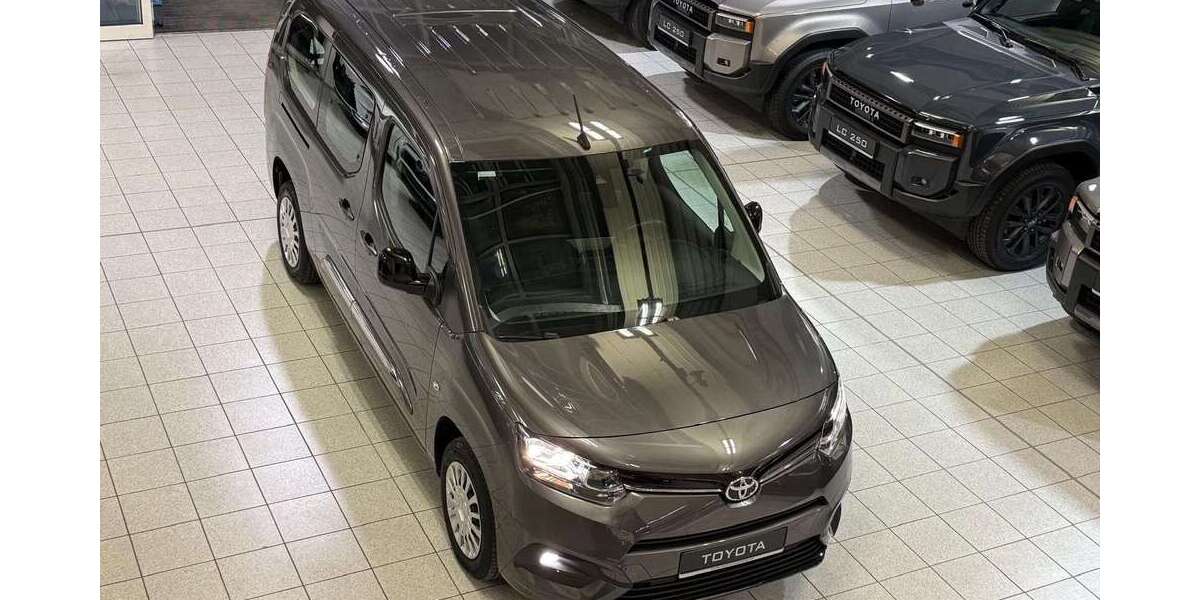 Toyota Proace 17.448 km 27.895 &euro; Poing bei München 85586
