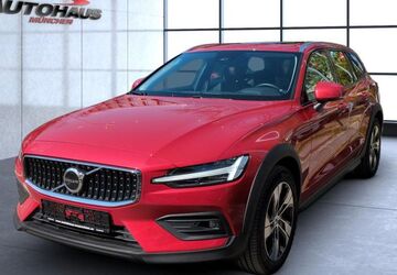 Volvo V60 Cross Country 26.300 km 37.990 &euro; München 81825