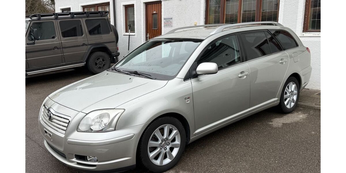 Toyota Avensis 217.000 km 2.790 &euro; München 81479