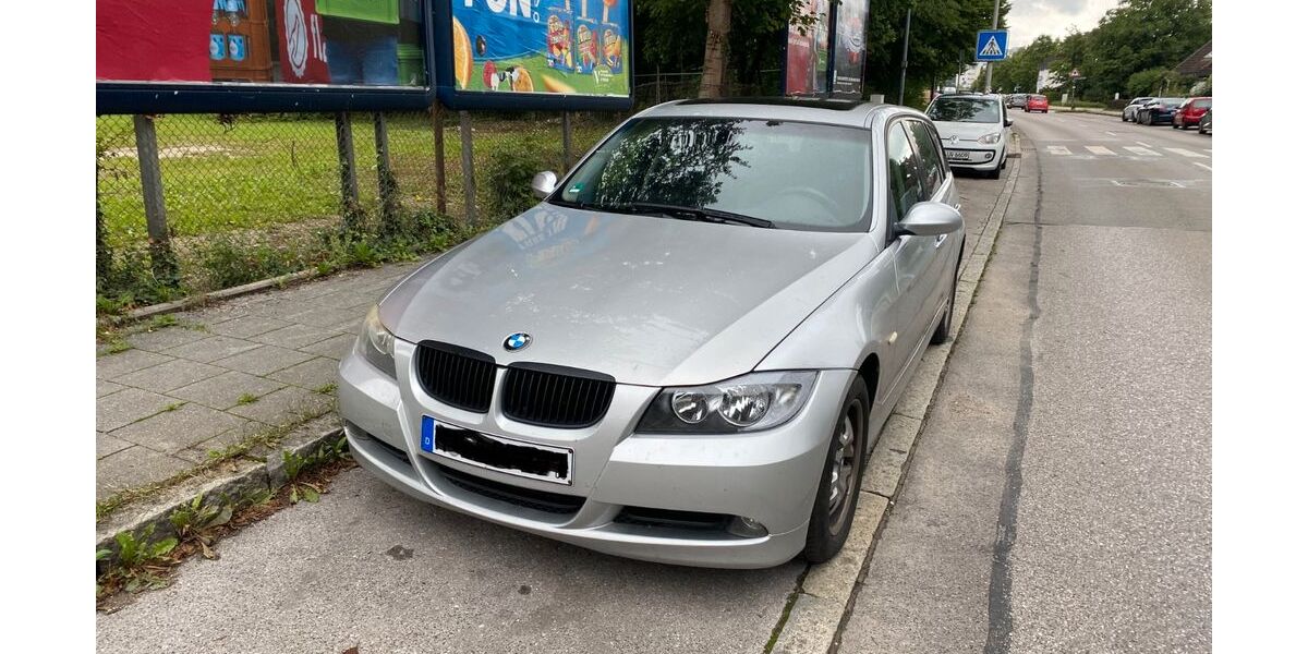 BMW 320 235.432 km 1.990 &euro; München 81243