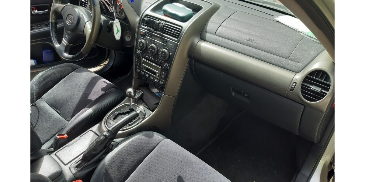 Lexus IS 200 290.000 km 2.900 &euro; München 80313