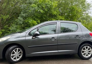 Peugeot 207 121.851 km 2.900 &euro; München 81245