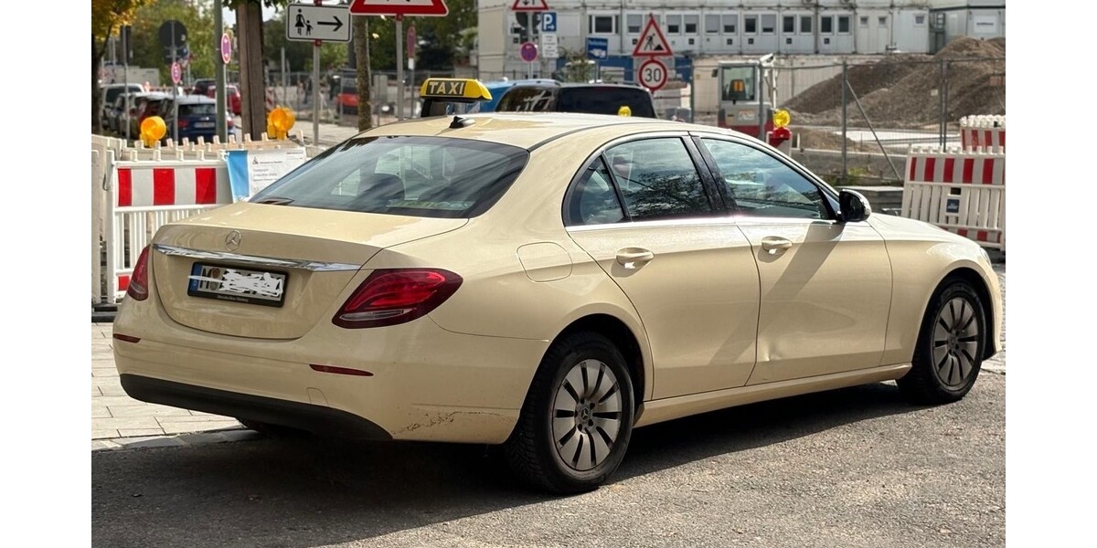 Mercedes-Benz 220 351.000 km 9.990 &euro; München 80313