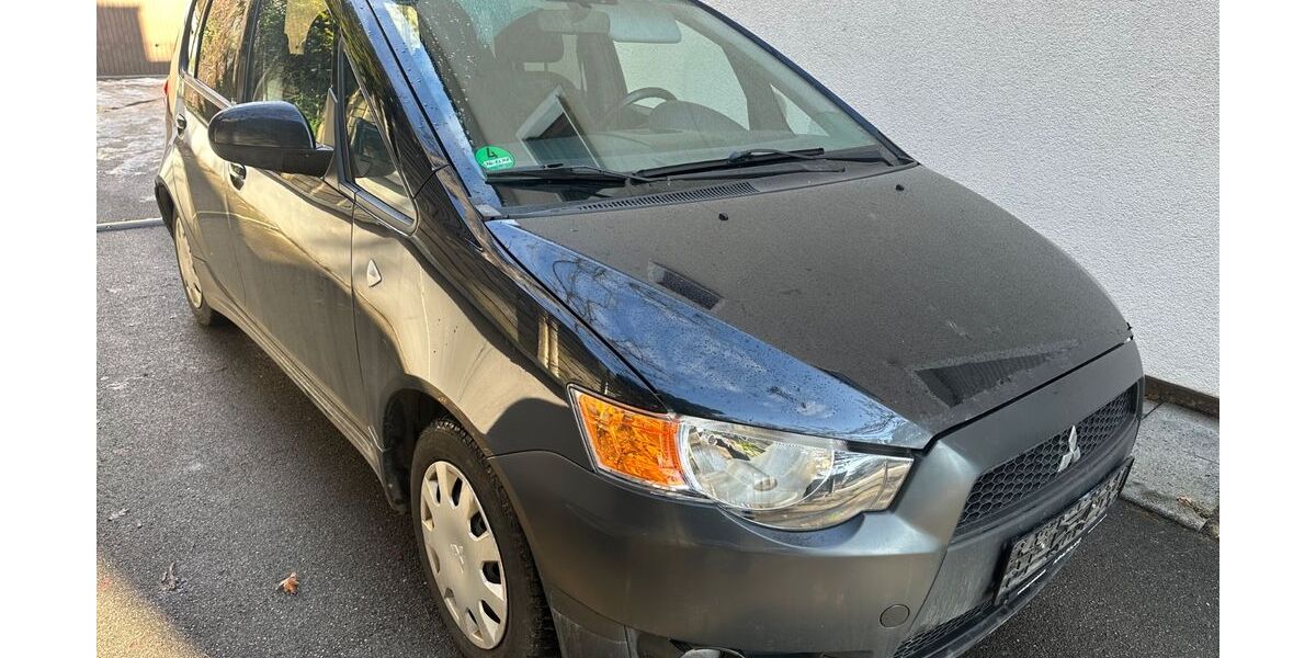 Mitsubishi Colt 136.000 km 1.999 &euro; München 81829