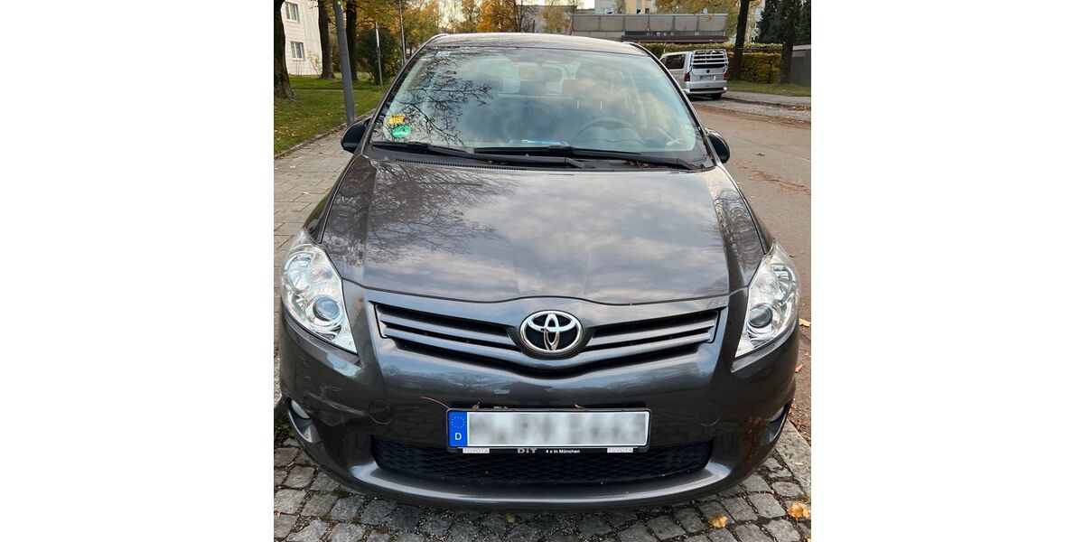 Toyota Auris 51.000 km 8.100 &euro; München 81369