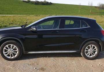 Mercedes-Benz GLA 250 93.000 km 20.000 &euro; München 81248
