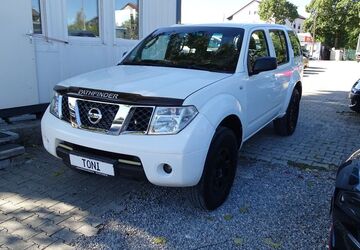 Nissan Pathfinder 220.800 km 4.390 &euro; München 81243