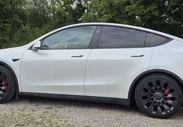 Tesla Model Y 27.000 km 41.000 &euro; Fürstenfeldbruck, GKSt 82256