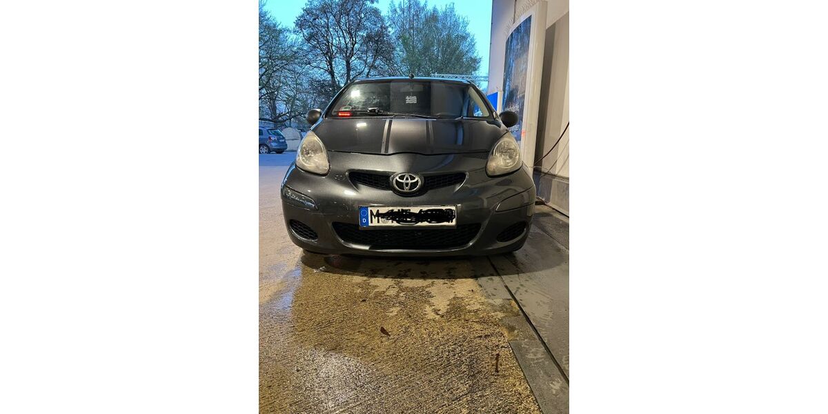 Toyota Aygo (X) 196.661 km 2.399 &euro; München 81547