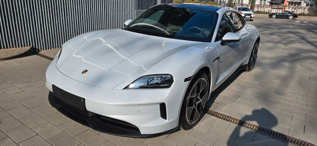 Porsche Taycan 7.000 km 89.299 &euro; München 80689