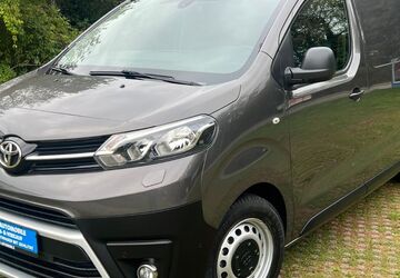 Toyota Proace (Verso) 137.000 km 16.490 &euro; München 81243
