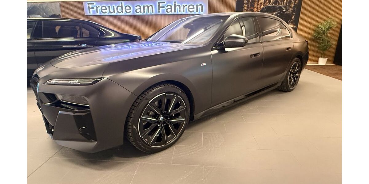 BMW i7 12.500 km 92.100 &euro; München 81929