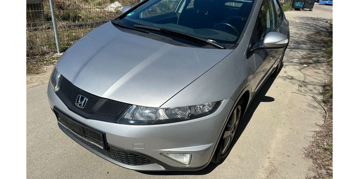 Honda Civic 211.468 km 4.999 &euro; München 81929
