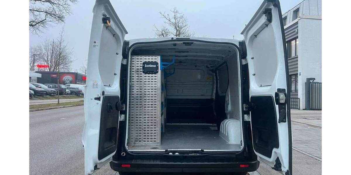 Opel Vivaro 58.607 km 16.990 &euro; München 81825