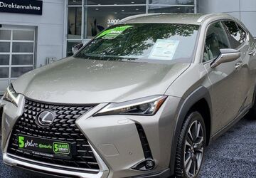 Lexus UX 30.871 km 30.490 &euro; München 80687