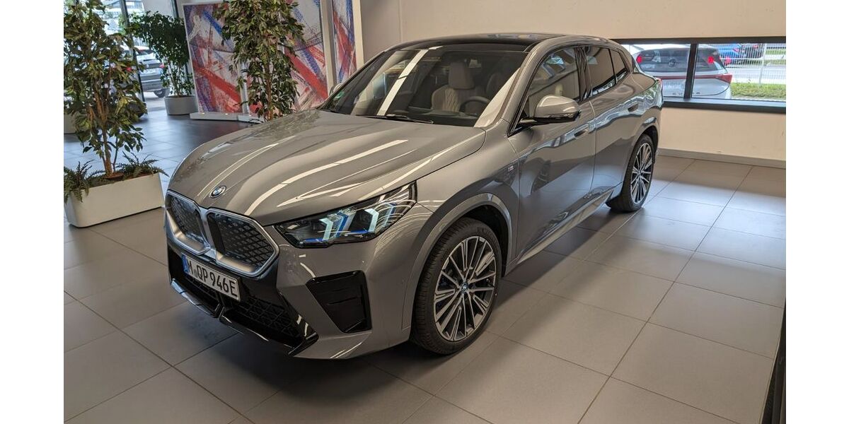 BMW iX2 17.000 km 54.999 &euro; Neubiberg 85579