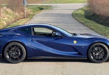 Ferrari 812 18.700 km 359.000 &euro; Grünwald 82031
