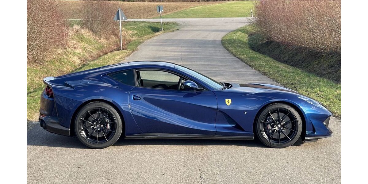 Ferrari 812 18.700 km 359.000 &euro; Grünwald 82031