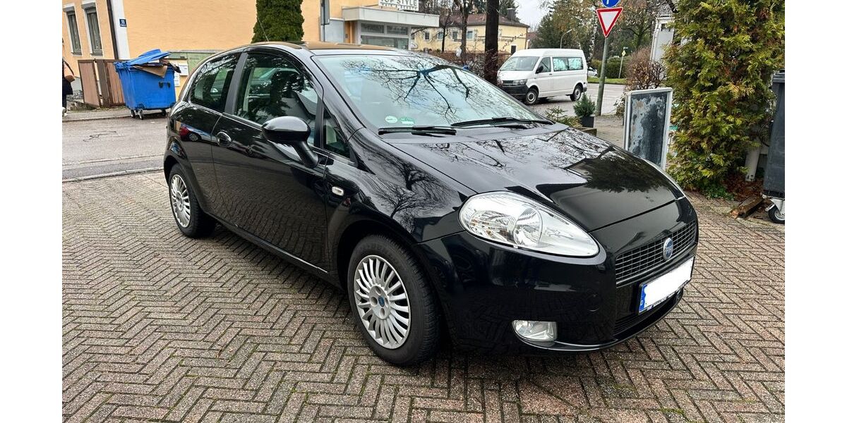 Fiat Grande Punto 258.000 km 950 &euro; München 81827