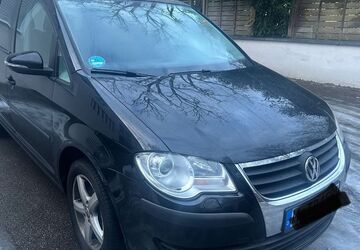 VW Touran 269.000 km 2.450 &euro; München 81829