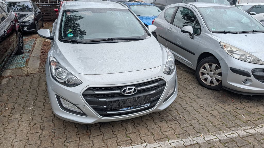 Hyundai i30 219.458 km 3.450 &euro; München 81243