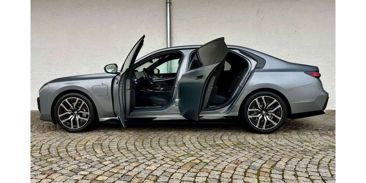 BMW 750 20.000 km 94.890 &euro; München 81245