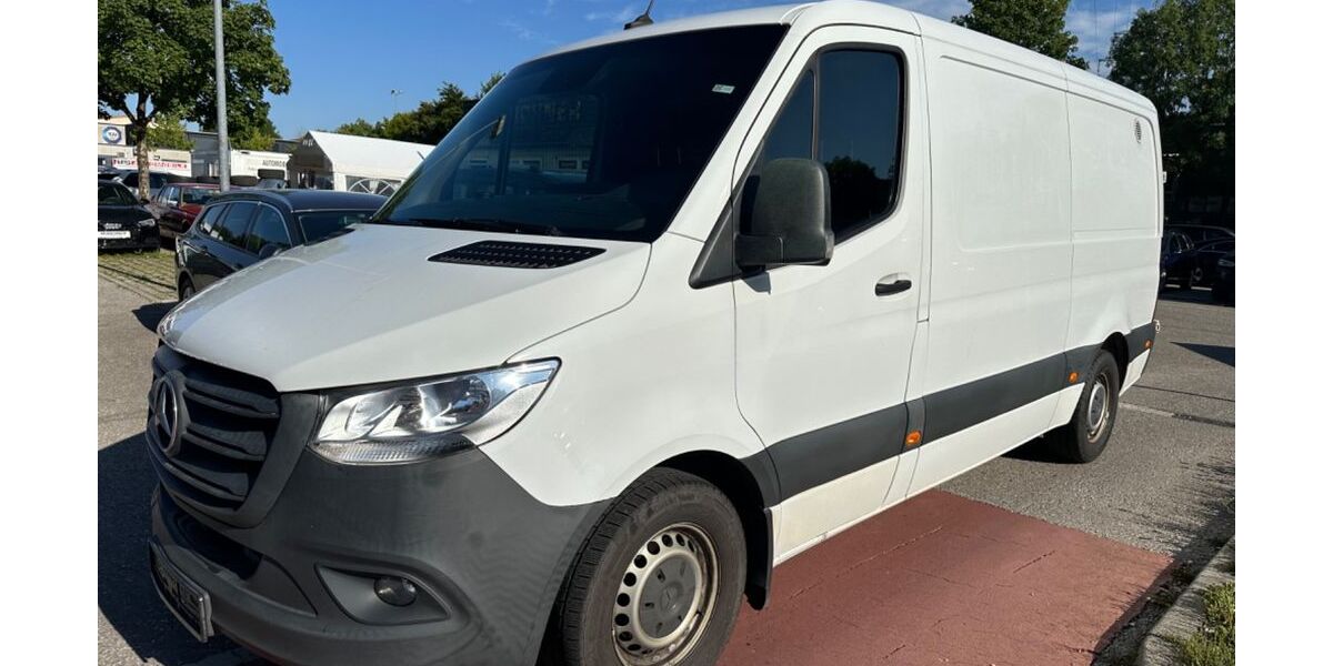 Mercedes-Benz Sprinter 245.000 km 15.900 &euro; München 81243