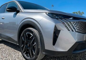 Peugeot 3008 5.711 km 30.980 &euro; München 81829
