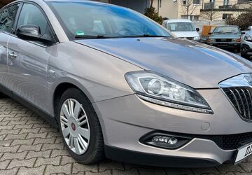 Lancia Delta 106.000 km 4.990 &euro; München 81825