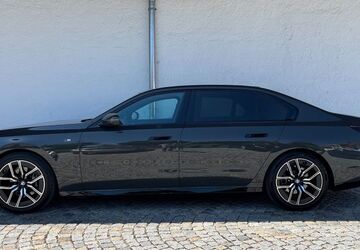 BMW 740 7.390 km 97.490 &euro; München 81245