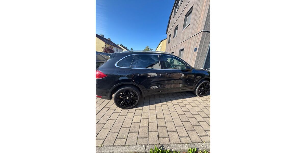 Porsche Cayenne 137.200 km 32.450 &euro; München 80037