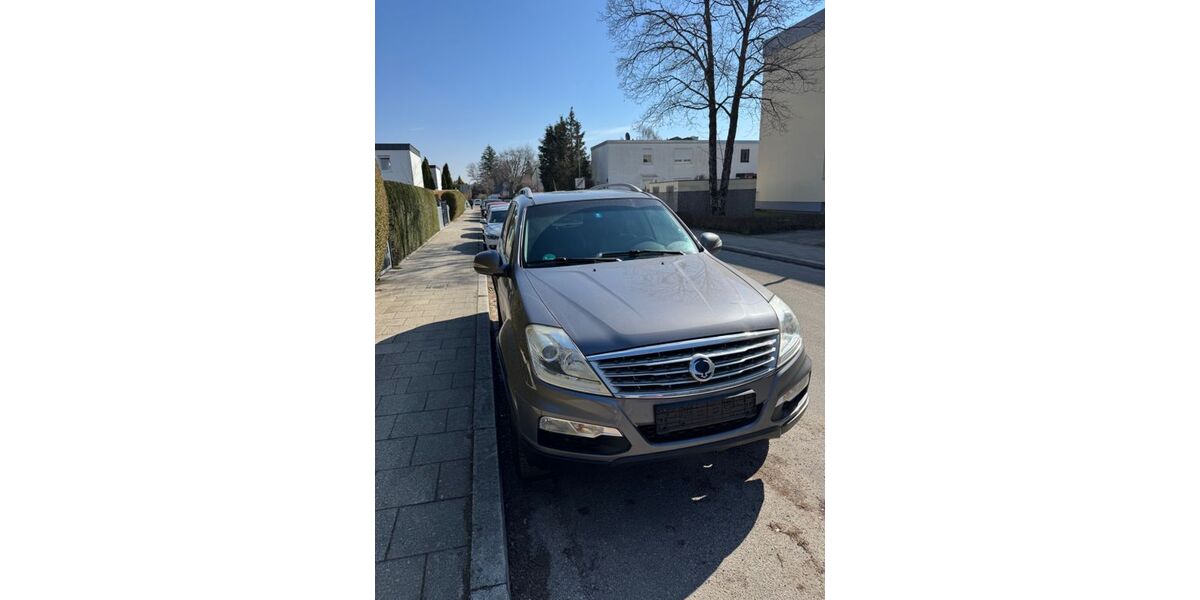 SsangYong REXTON 175.814 km 10.300 &euro; München 81477