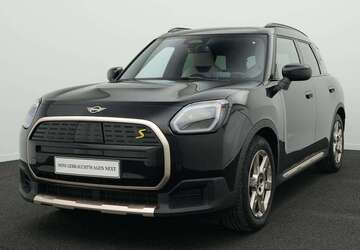 Mini Countryman SE All4 22.658 km 38.443 &euro; München 80788