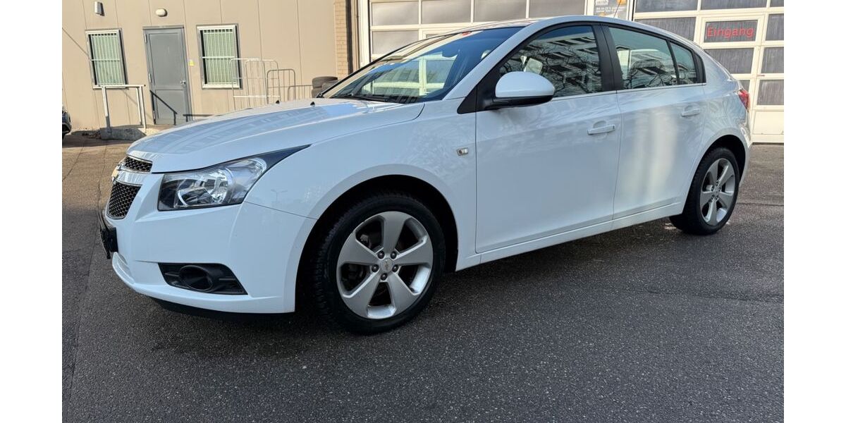 Chevrolet Cruze 69.111 km 6.900 &euro; München 80636