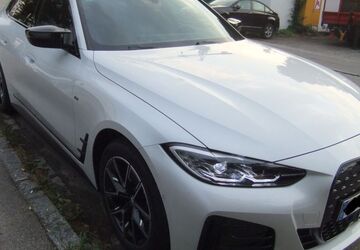 BMW i4 8.800 km 53.990 &euro; Hohenbrunn bei München 85662