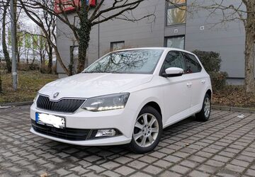 Skoda Fabia 106.683 km 7.400 &euro; München 80993