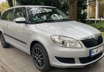 Skoda Fabia 62.000 km 8.900 &euro; München 81929