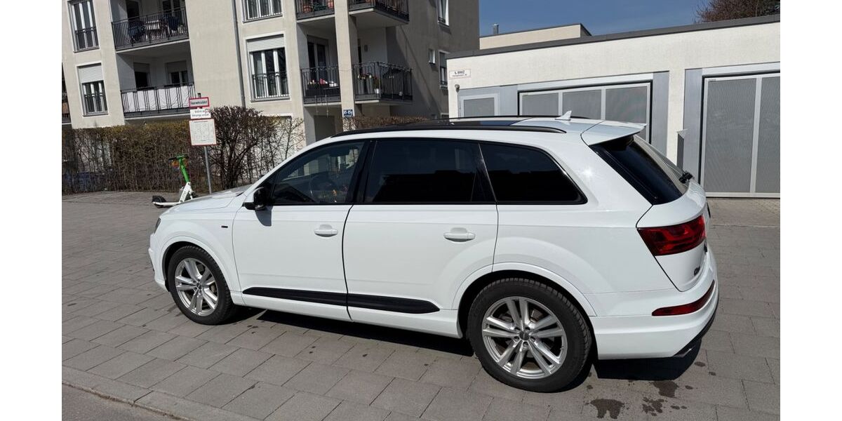 Audi Q7 188.000 km 34.599 &euro; München 81673
